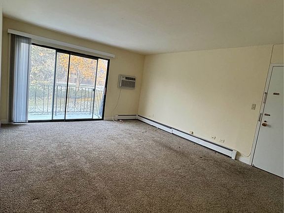 5th image of 910 Westmoreland Dr APT 2