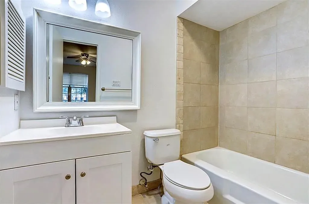 2 bed, 2.5 bath, 1264 sqft, $1,800 — Photo 2