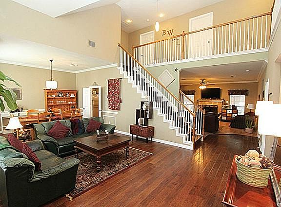 2nd image of 3221 Oak Meadow Dr