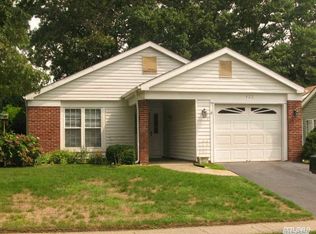 422 Sheffield Dr, Ridge, NY 11961