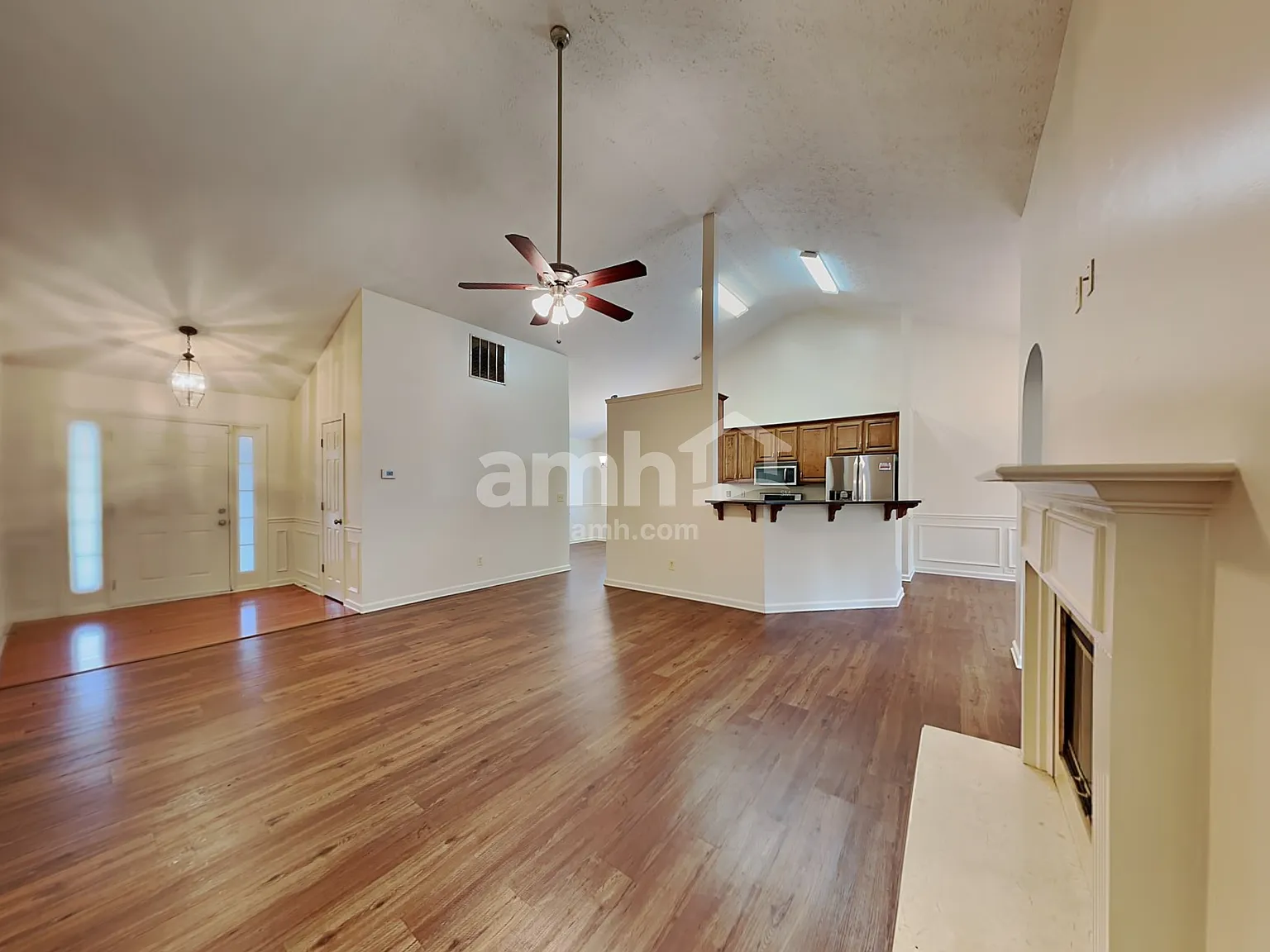 4 bed, 2.0 bath, 2053 sqft, $2,325 — Photo 4