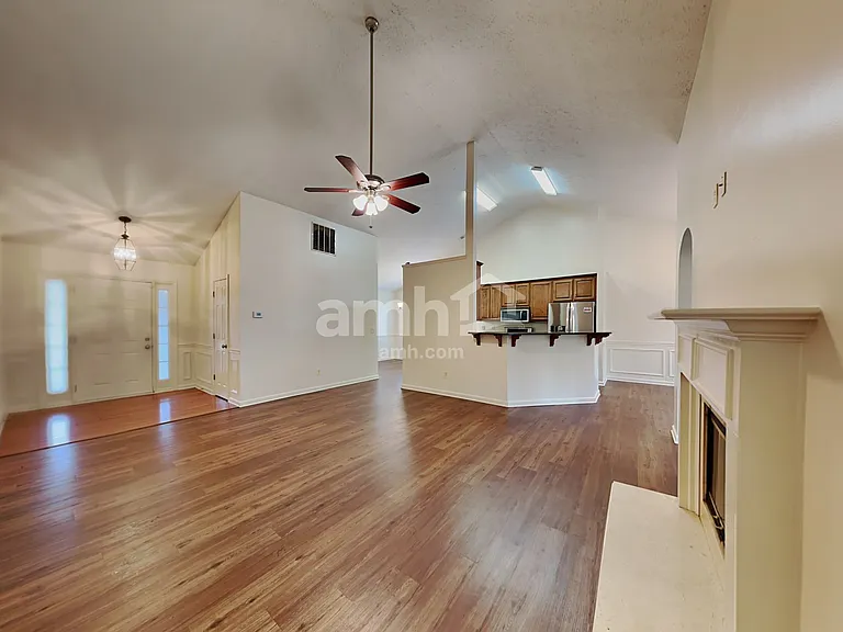 389 Sunderland Way — Photo 4