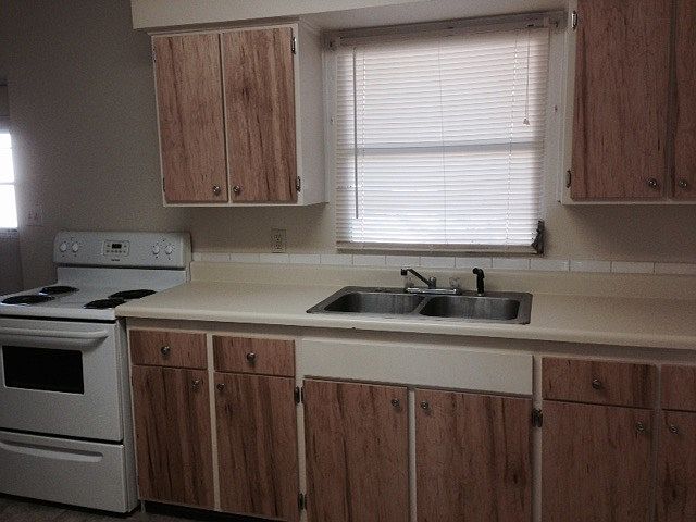 2nd image of 3137 Oaklawn Ave