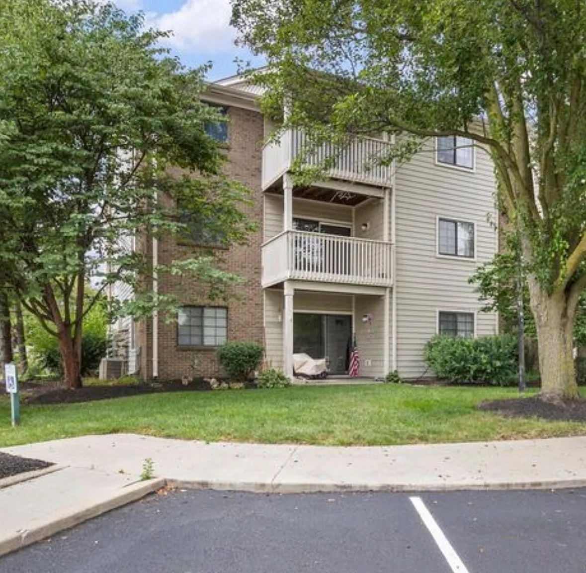 2 bed, 1093 sqft, $1,300 — Photo 4