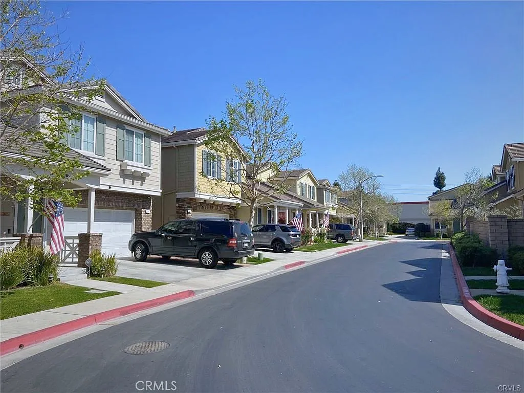 4 bed, 3.5 bath, 2575 sqft, $6,950 — Photo 3