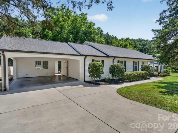 4124 Bridgewood Ln, Charlotte, NC 28226