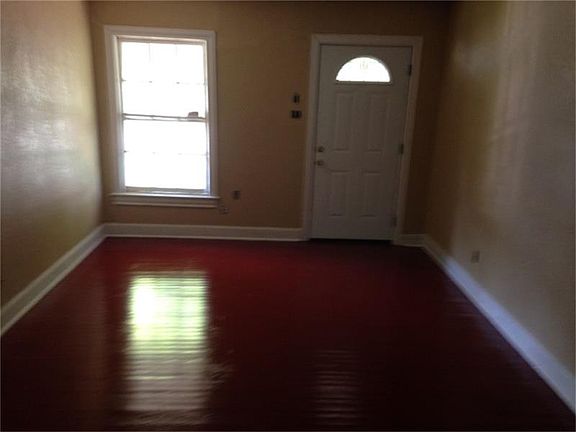 4th image of 406 Live Oak St