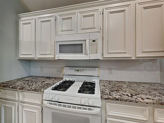 4th image of 3911 Vinecrest Dr