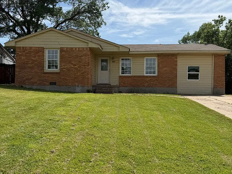 3428 NW Lincoln Ave — Photo 1