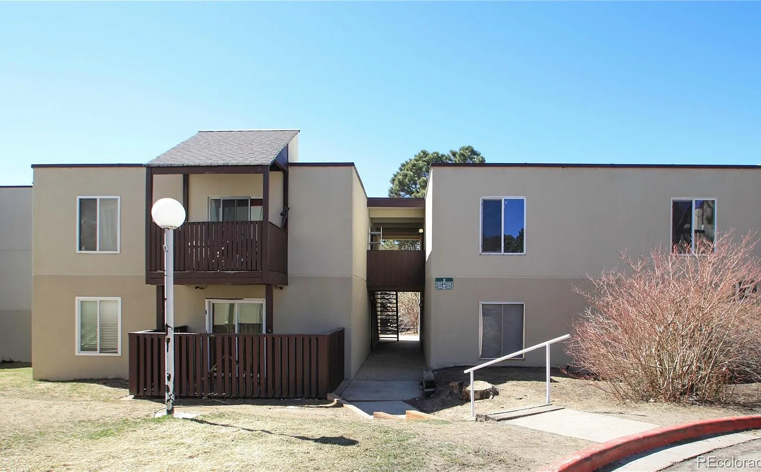 3 bed, 2.0 bath, 1138 sqft, $2,125 — Photo 1