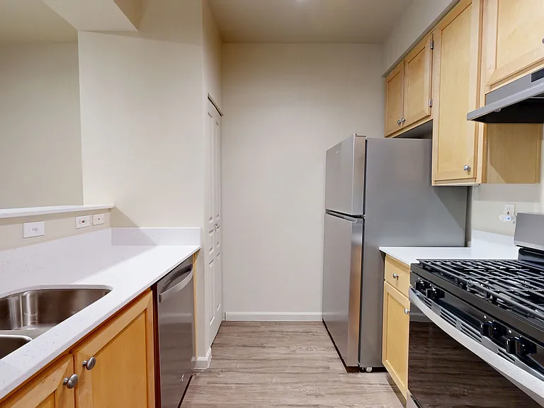 The Hawthorne Apartments — Photo 42