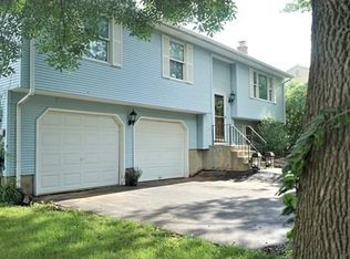 7 Ryefield Dr, Enfield, CT 06082