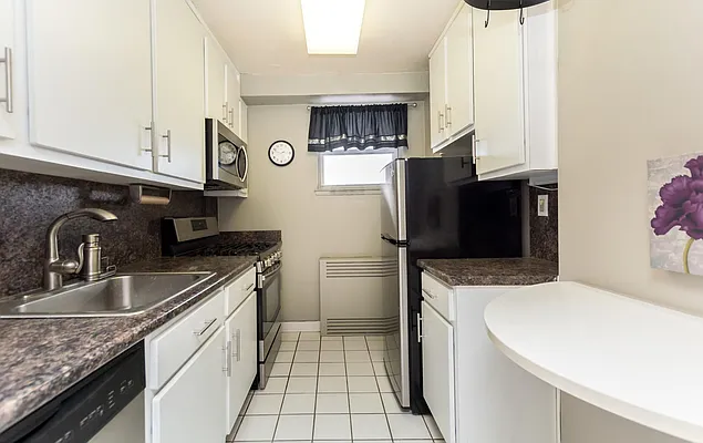 Sold by Re/Max In The City | media 29