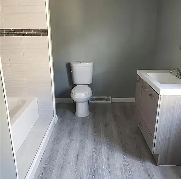 10716 Florian Ave — Photo 2