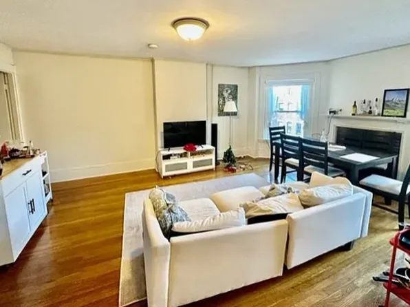 912 Beacon St, Boston, MA