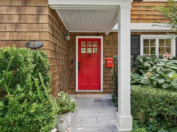 22 Toilsome Ln, East Hampton, NY 11937