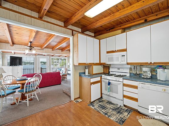 5th image of 308 Sunrise Dr