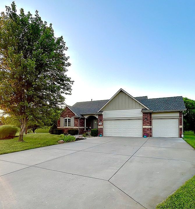 1st image of 520 W Sienna Ct