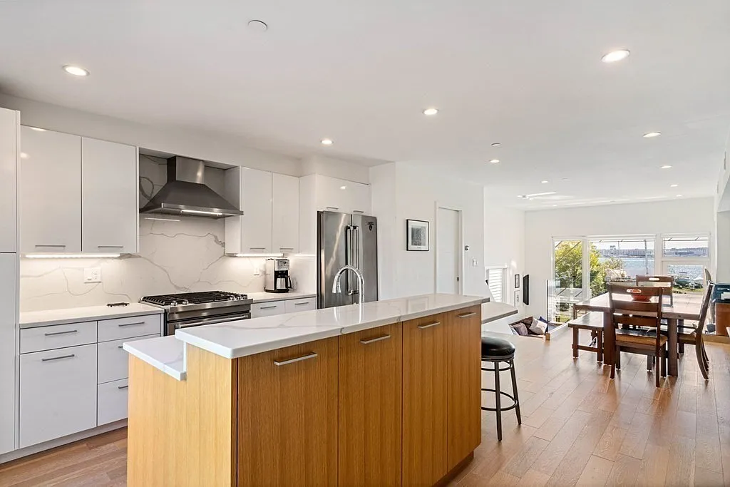 2 bed, 2.5 bath, 1435 sqft, $4,800 — Photo 3