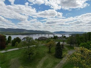 5 Chelsea View Ter, Newburgh, NY 12550