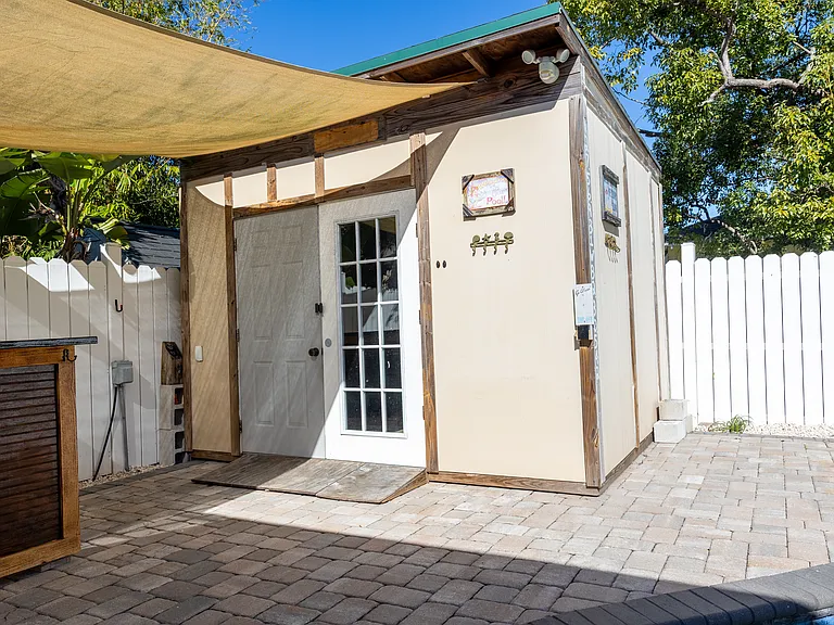 3915 W Gray St — Photo 32