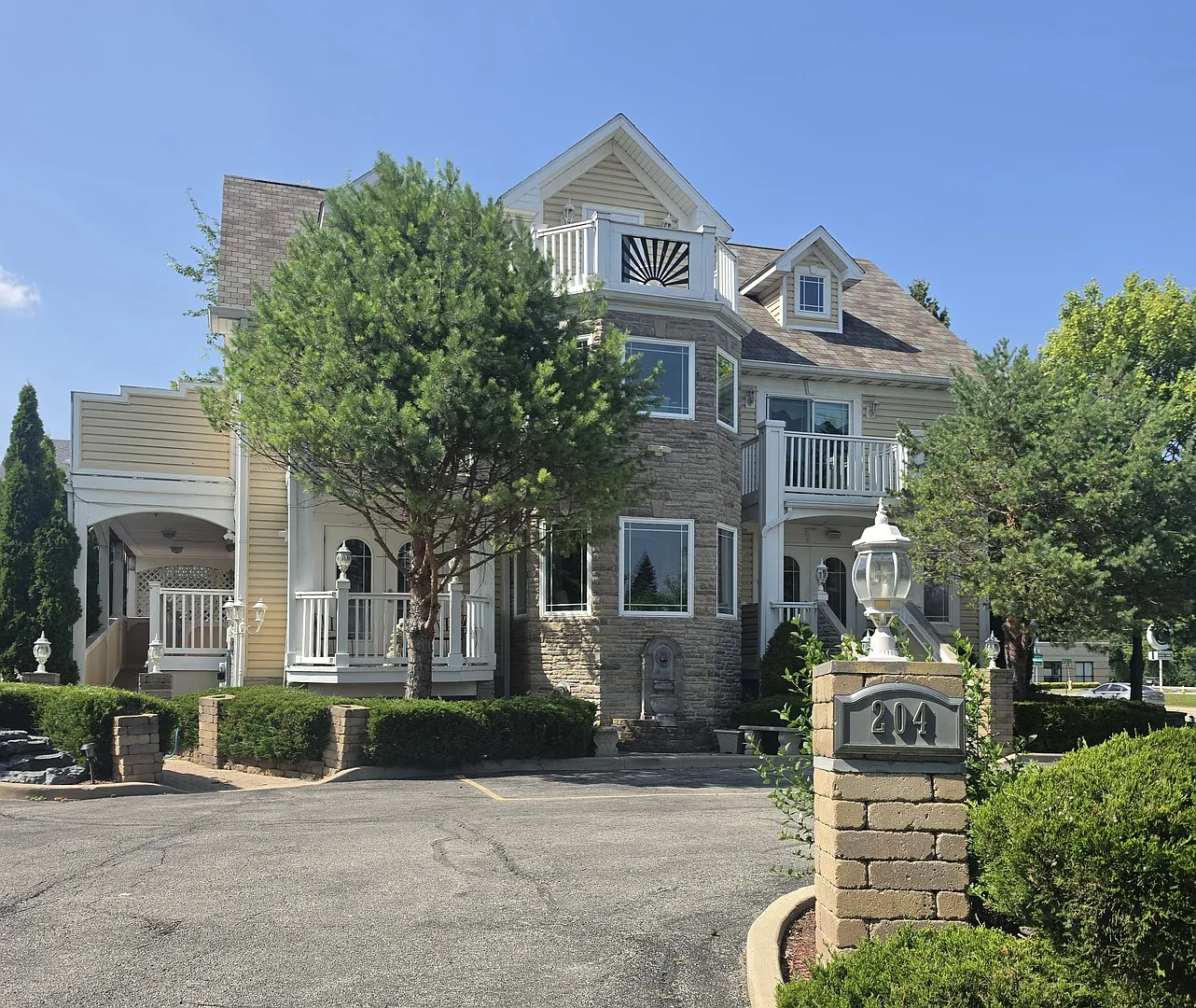 2 bed, 1400 sqft, $3,000 — Photo 1
