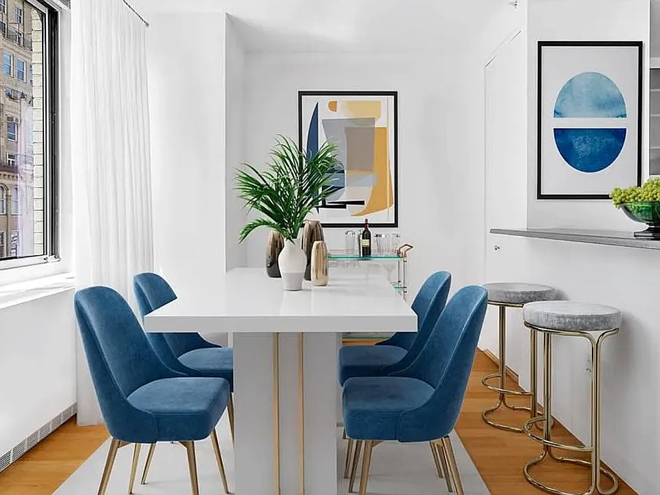 2nd image of 320 W 39th St #14