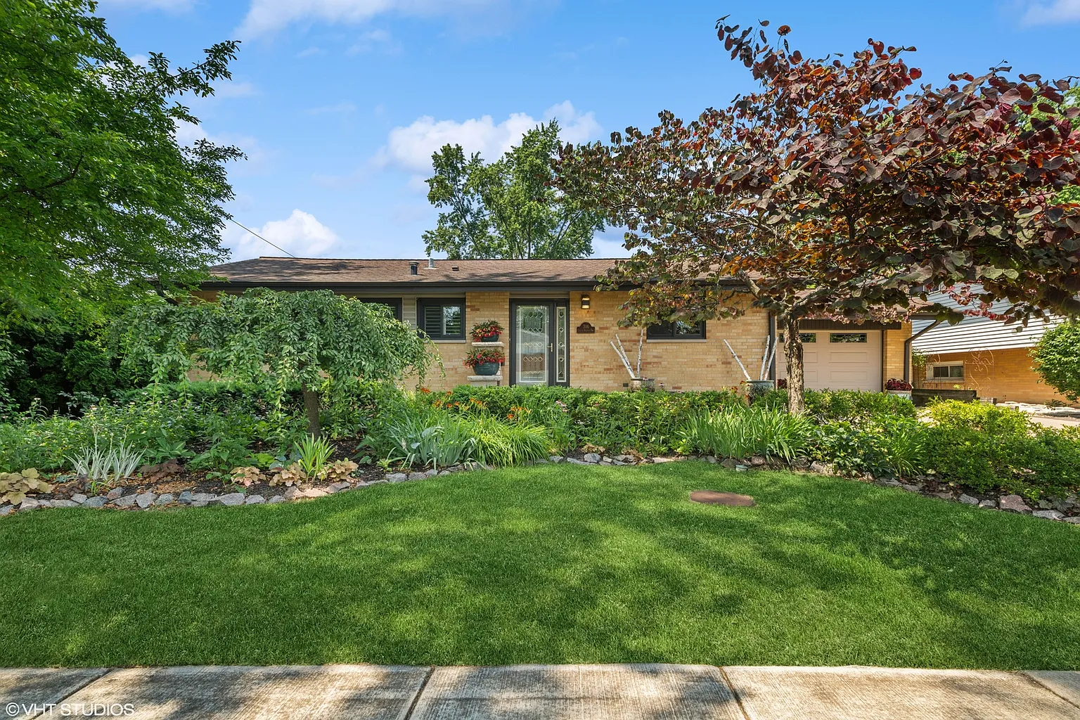 316 S Reuter Dr photo 1