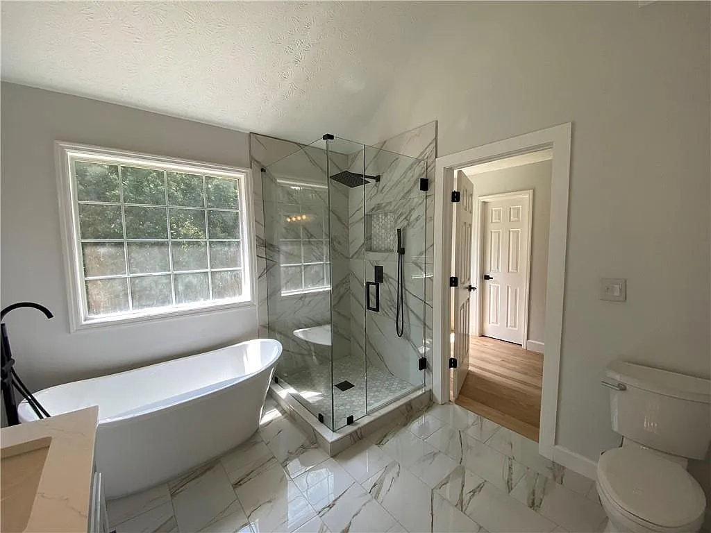 5 bed, 3.0 bath, 3177 sqft, $3,200 — Photo 2