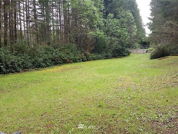 3rd image of 1650 E St Andrews Drive