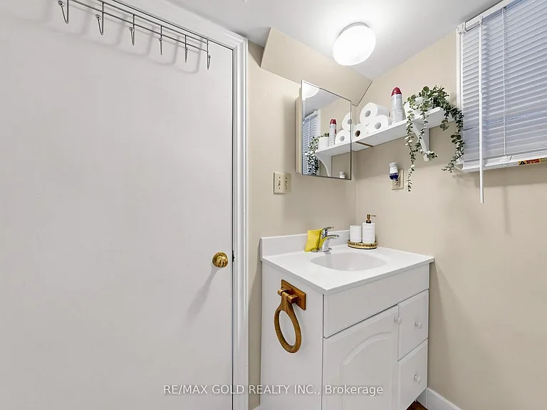 746 King St W — Photo 42