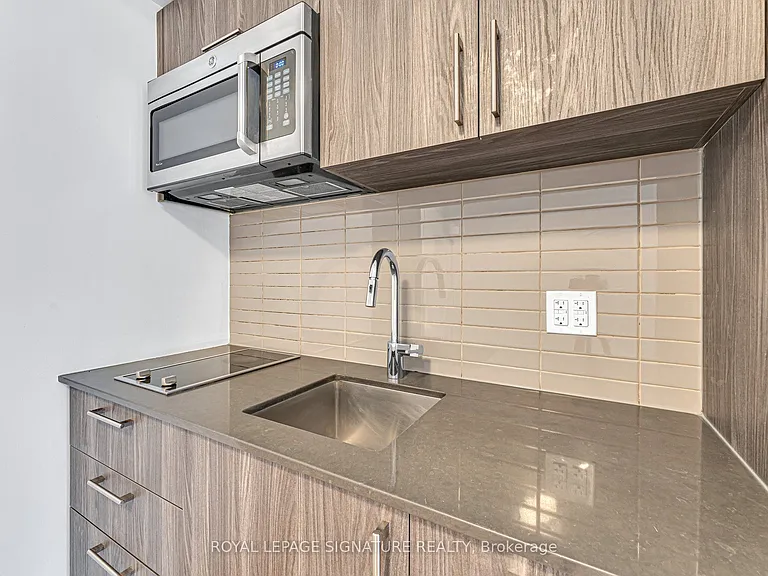 27 Bathurst St #519 — Photo 9