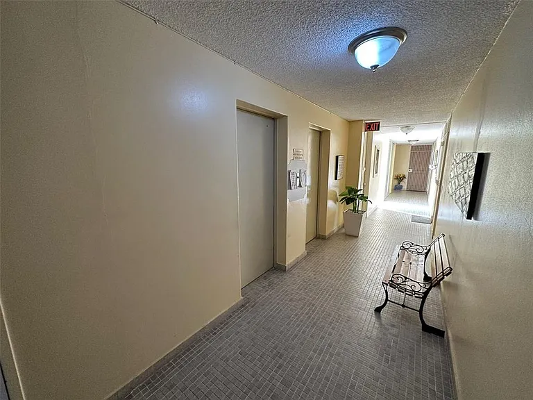 1802 Alcazar #404 — Photo 23