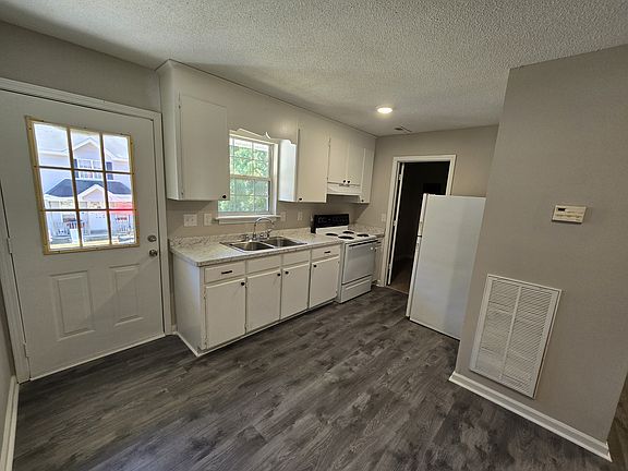 2nd image of 600 Trakas Ave #B