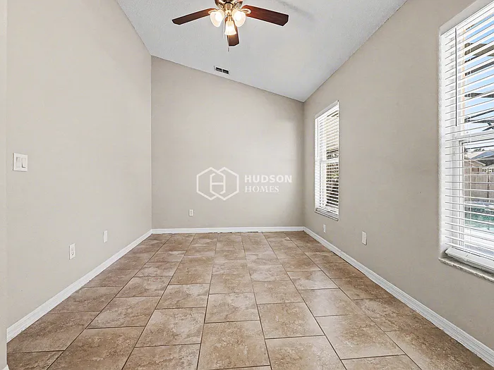 1555 Indian Oaks Trl — Photo 13