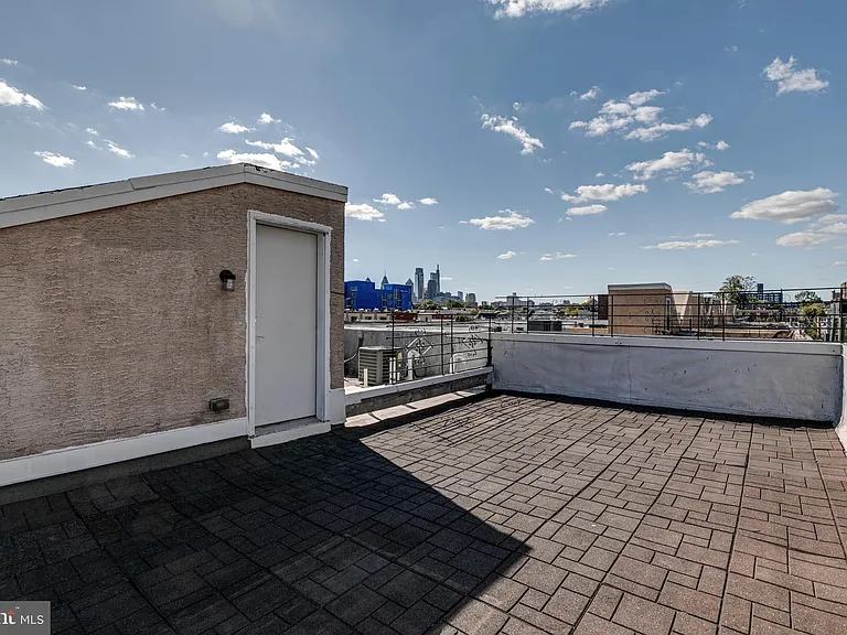 228 W George St #218 — Photo 11