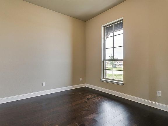 5th image of 1619 Fraser Dr