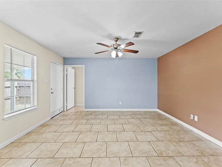 5035 Reno Dr — Photo 10