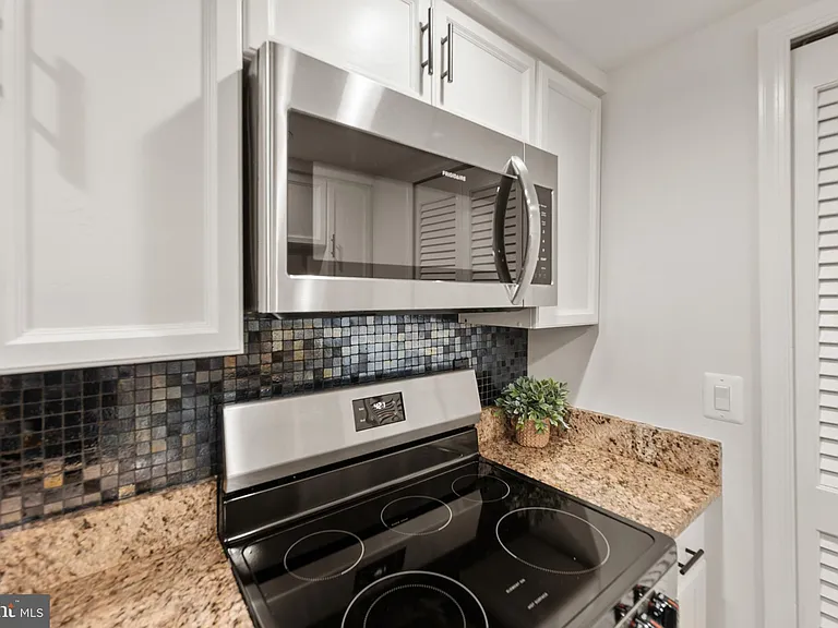 2811 S Woodrow St #B — Photo 12