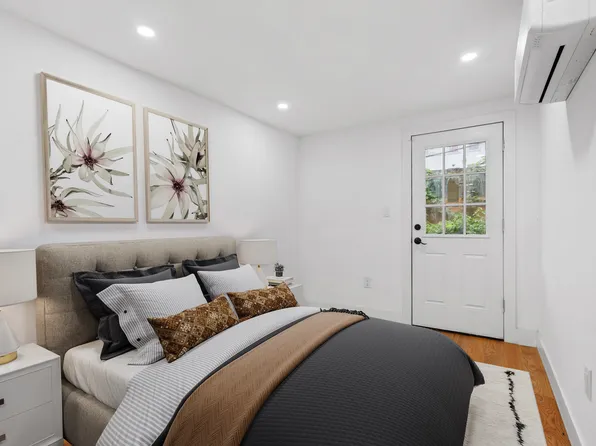 2046 Pacific Street image 4 of 5