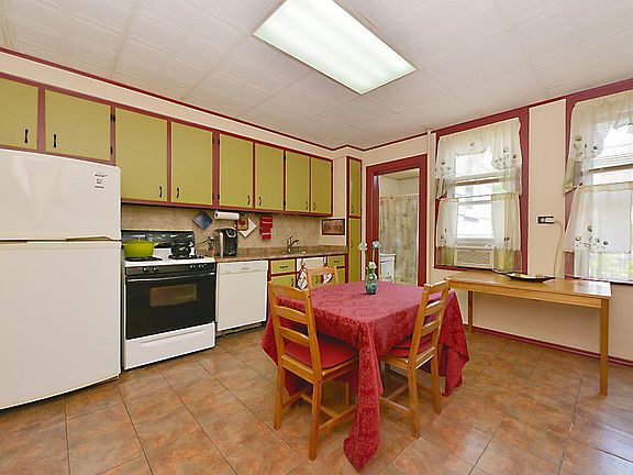 4th image of 3169 44th St