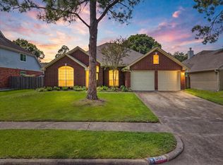 907 Noble Springs Rd, Houston, TX 77062