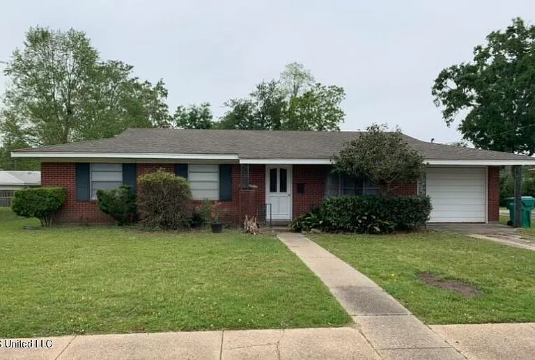 2504 Middlecoff Dr — Photo 1
