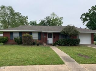 2504 Middlecoff Dr, Gulfport, MS 39507