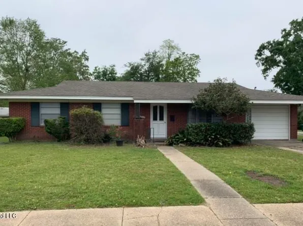 2504 Middlecoff Dr, Gulfport, MS 39507