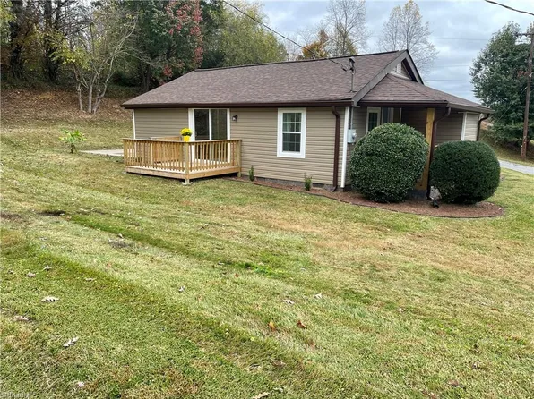 400 College St, Wilkesboro, NC 28697