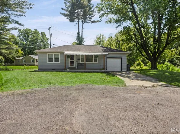 3700 Michelle Dr, Belleville, IL 62226