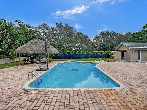 5th image of 6101 W Broward Boulevard