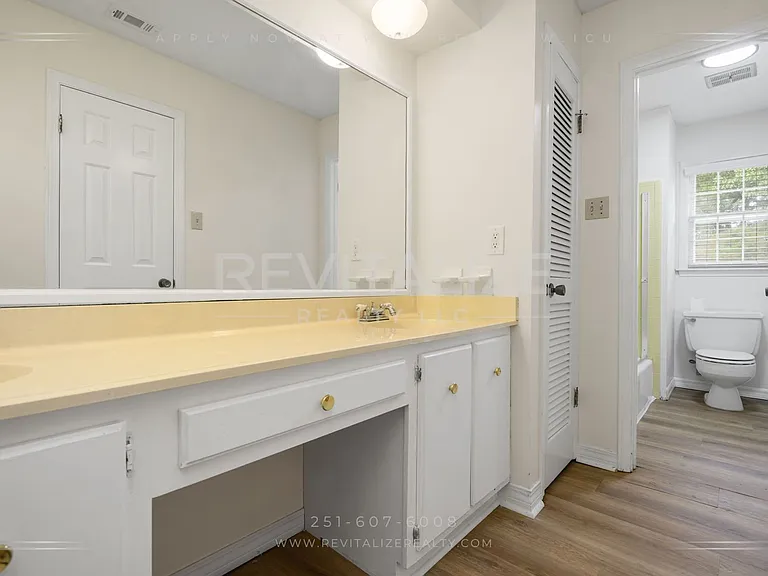 1211 Vendome Dr W — Photo 45