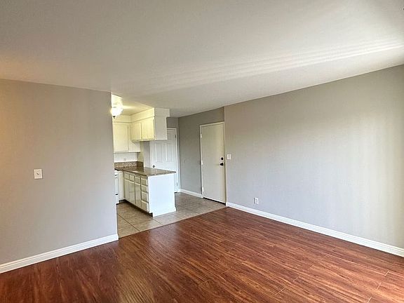 3rd image of 4522 N Lakewood Blvd APT 306